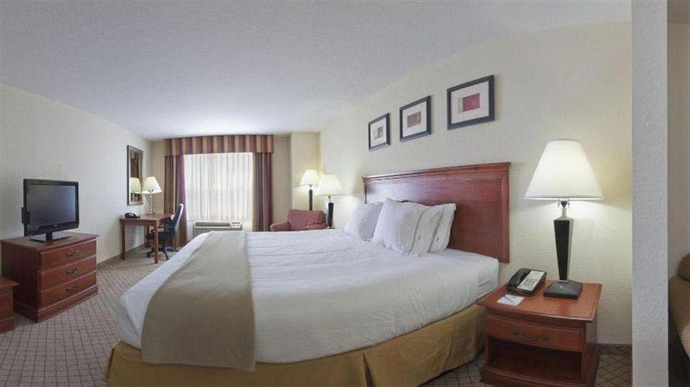 Holiday Inn Express Hotel & Suites Tampa-Fairgrounds-Casino By Ihg Exterior foto