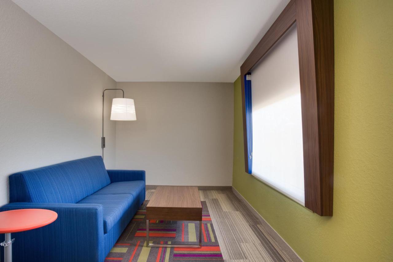 Holiday Inn Express Hotel & Suites Tampa-Fairgrounds-Casino By Ihg Exterior foto