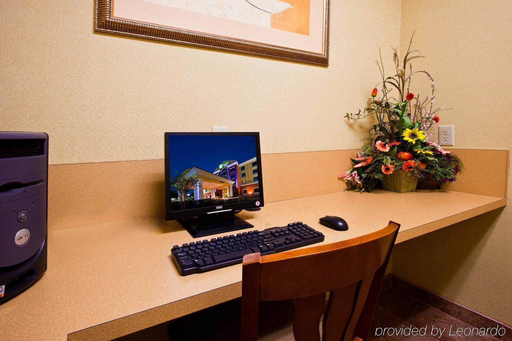 Holiday Inn Express Hotel & Suites Tampa-Fairgrounds-Casino By Ihg Einrichtungen foto