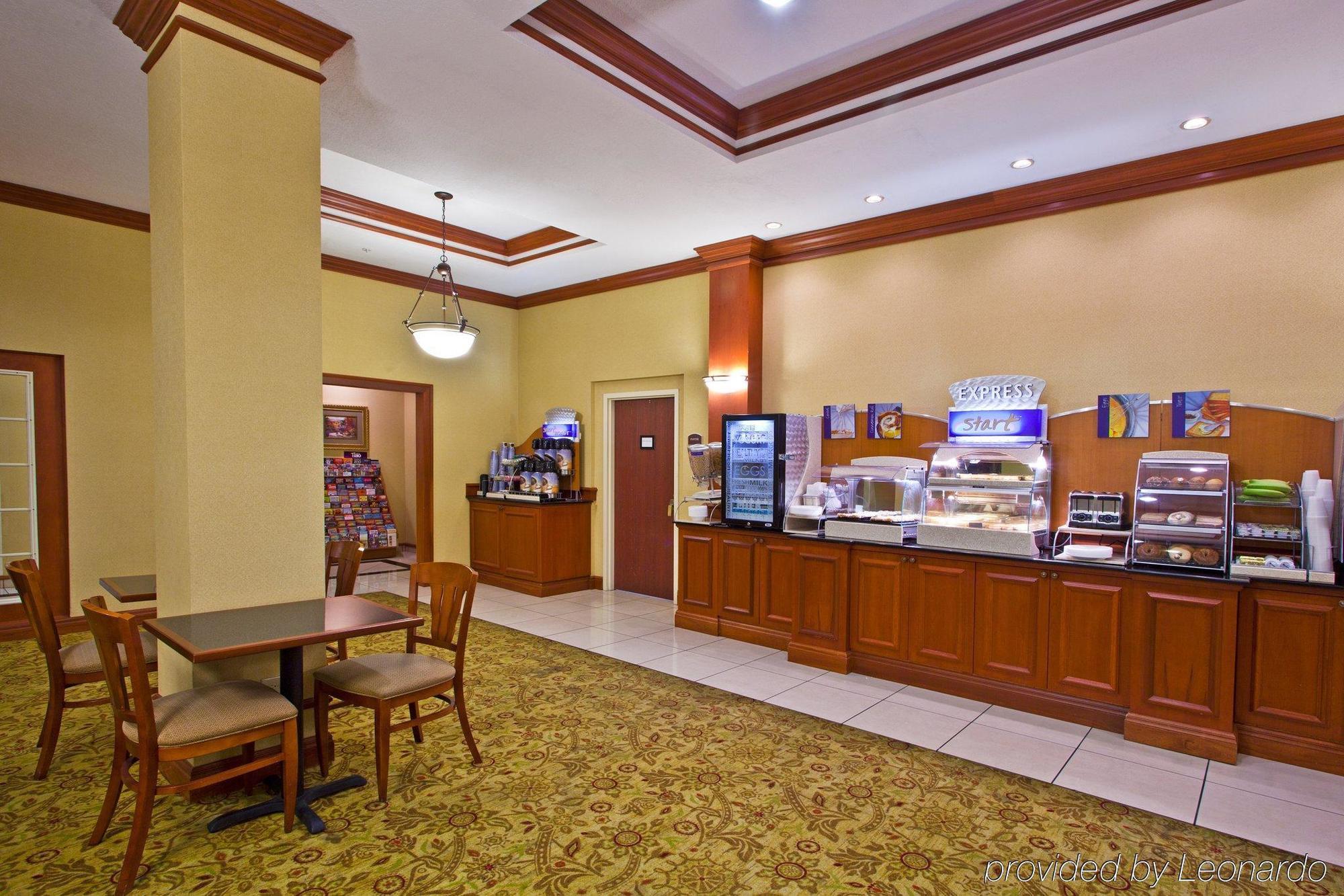Holiday Inn Express Hotel & Suites Tampa-Fairgrounds-Casino By Ihg Restaurant foto