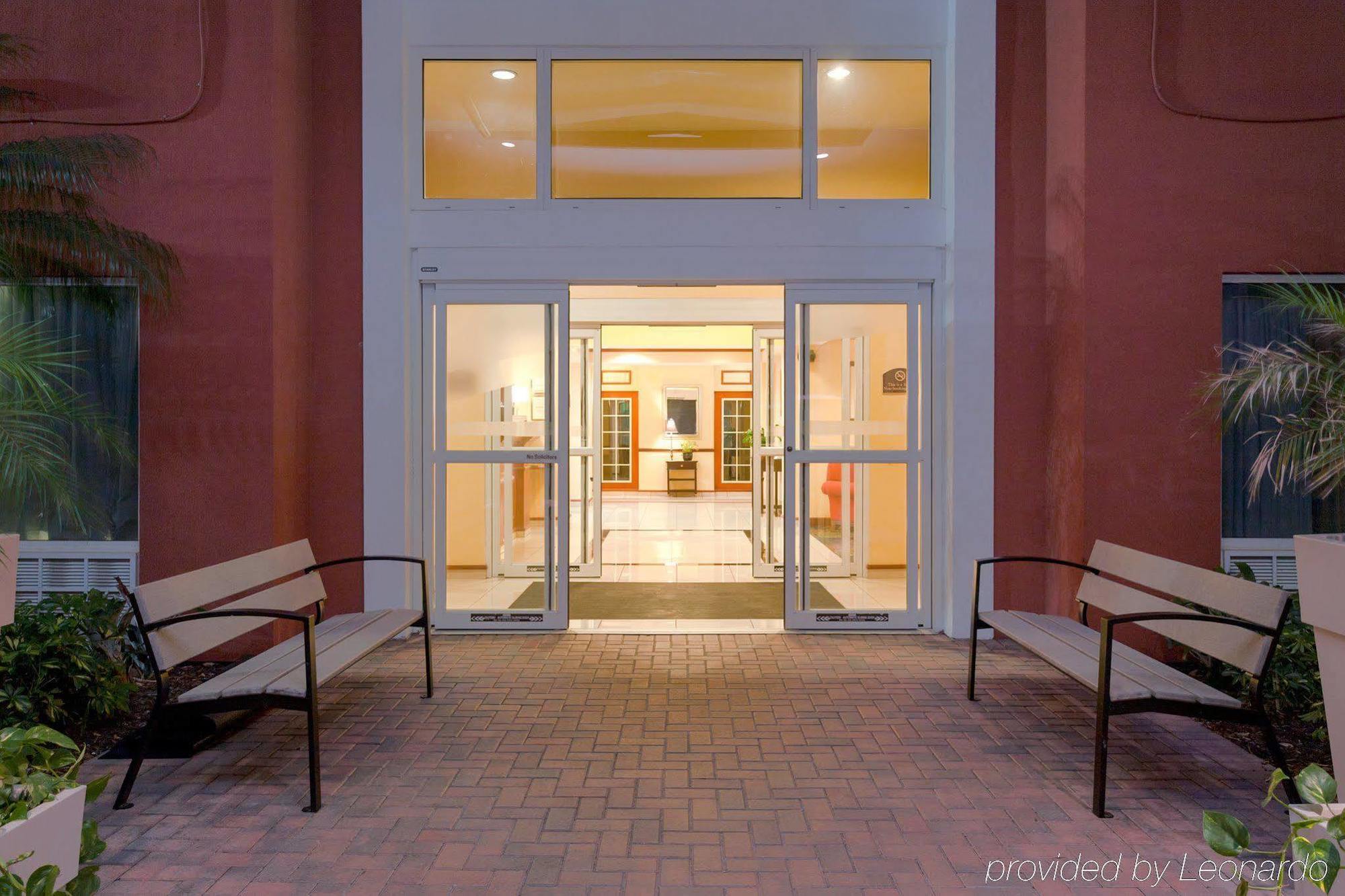 Holiday Inn Express Hotel & Suites Tampa-Fairgrounds-Casino By Ihg Exterior foto